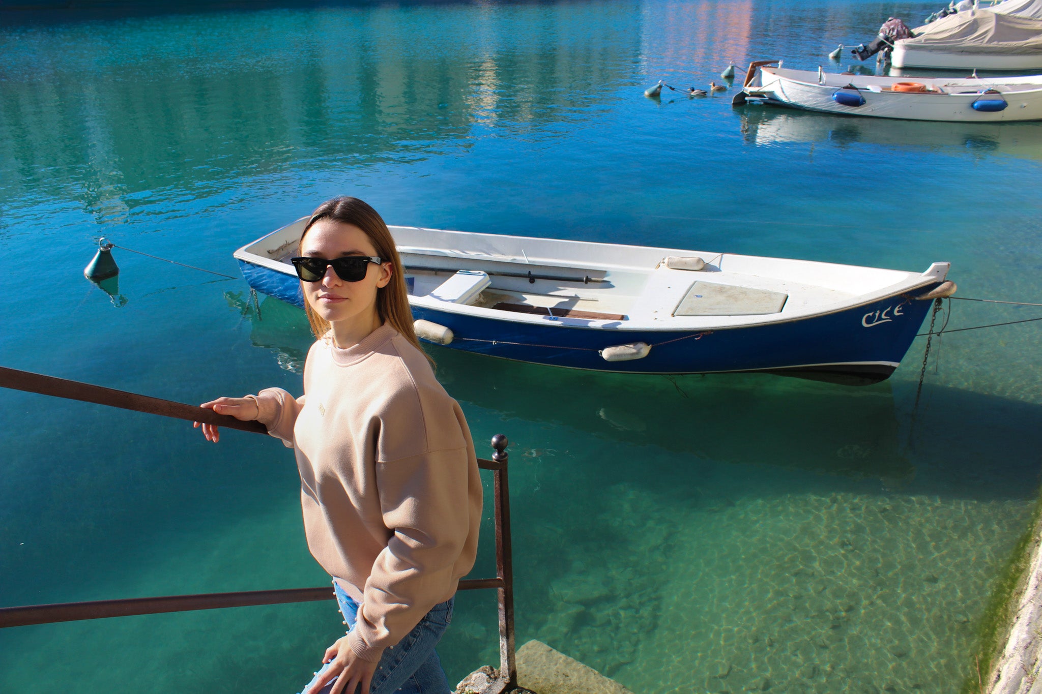 WOMEN'S OVERSIZED SWEATSHIRT